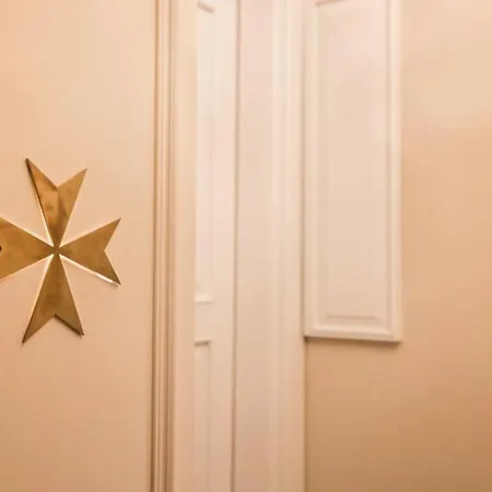 Гостевой дом Iz-zebbuga The Penthouse Royal 8 3*