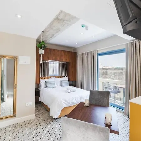 Guest house Iz-zebbuga The Penthouse Royal 8 4*