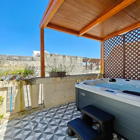 Guest house Iz-zebbuga The Penthouse Royal 8 4*