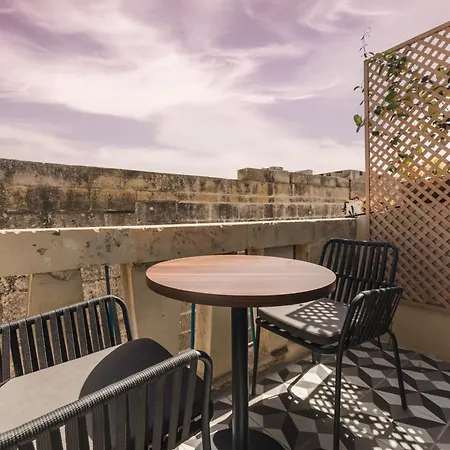 Iz-zebbuga The Penthouse Royal 8 Pensiune Żebbuġ